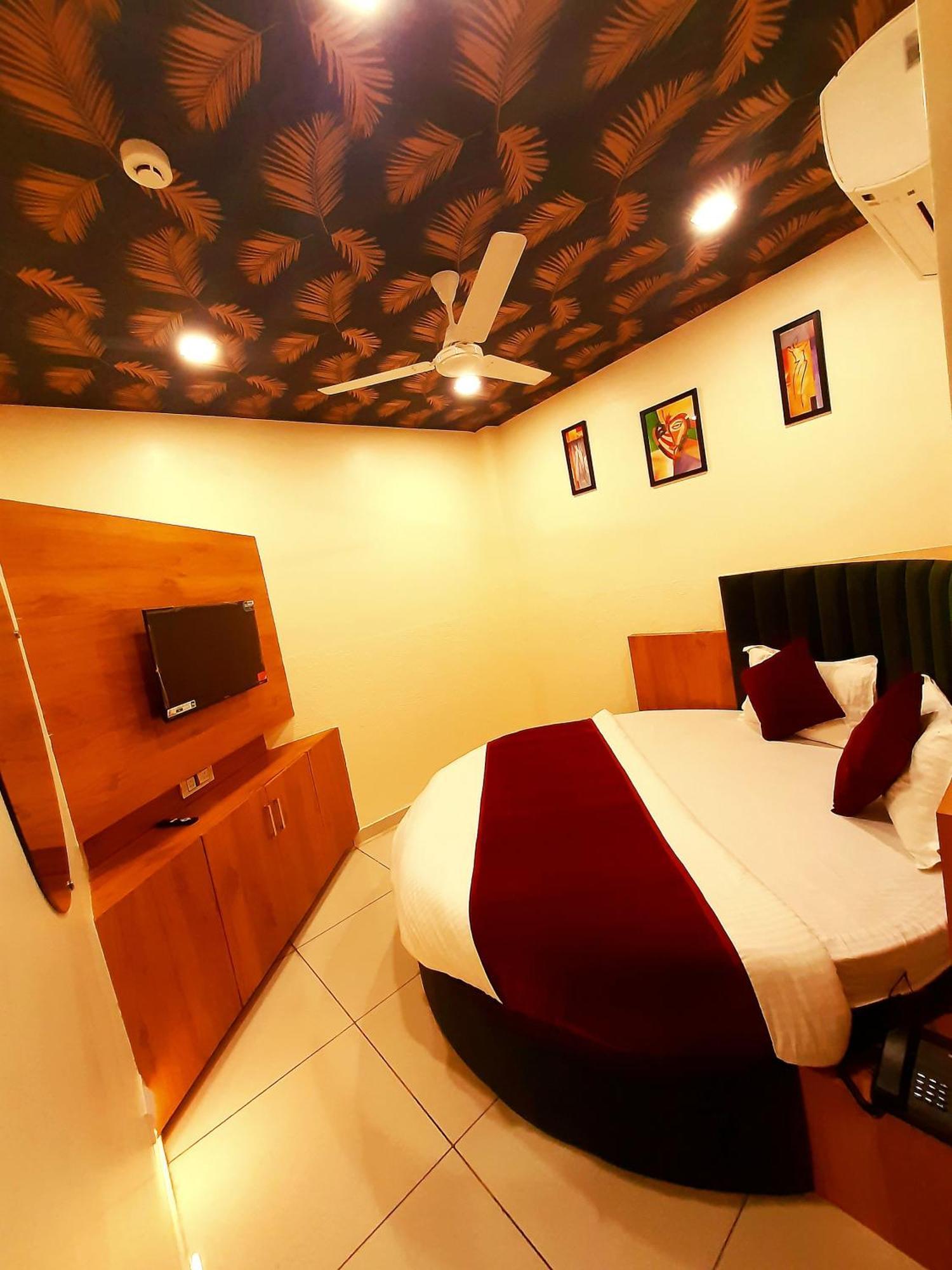 Hotel Suncity Ahmedabad Exterior photo