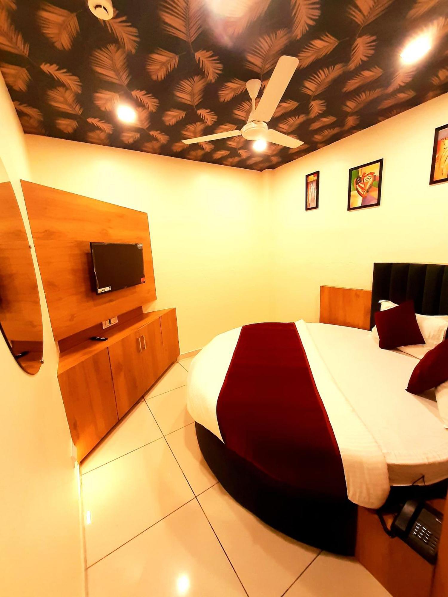 Hotel Suncity Ahmedabad Exterior photo