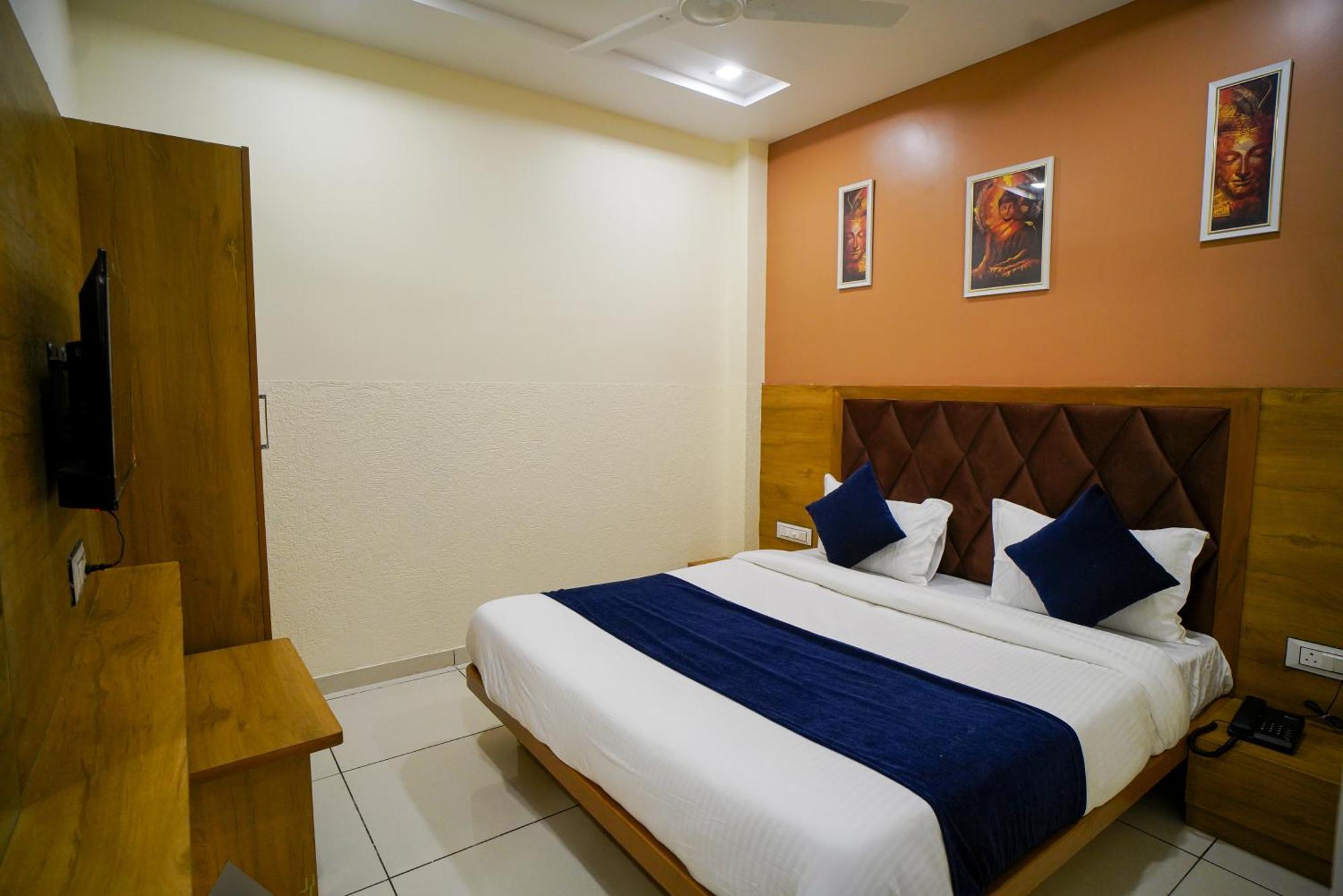 Hotel Suncity Ahmedabad Exterior photo