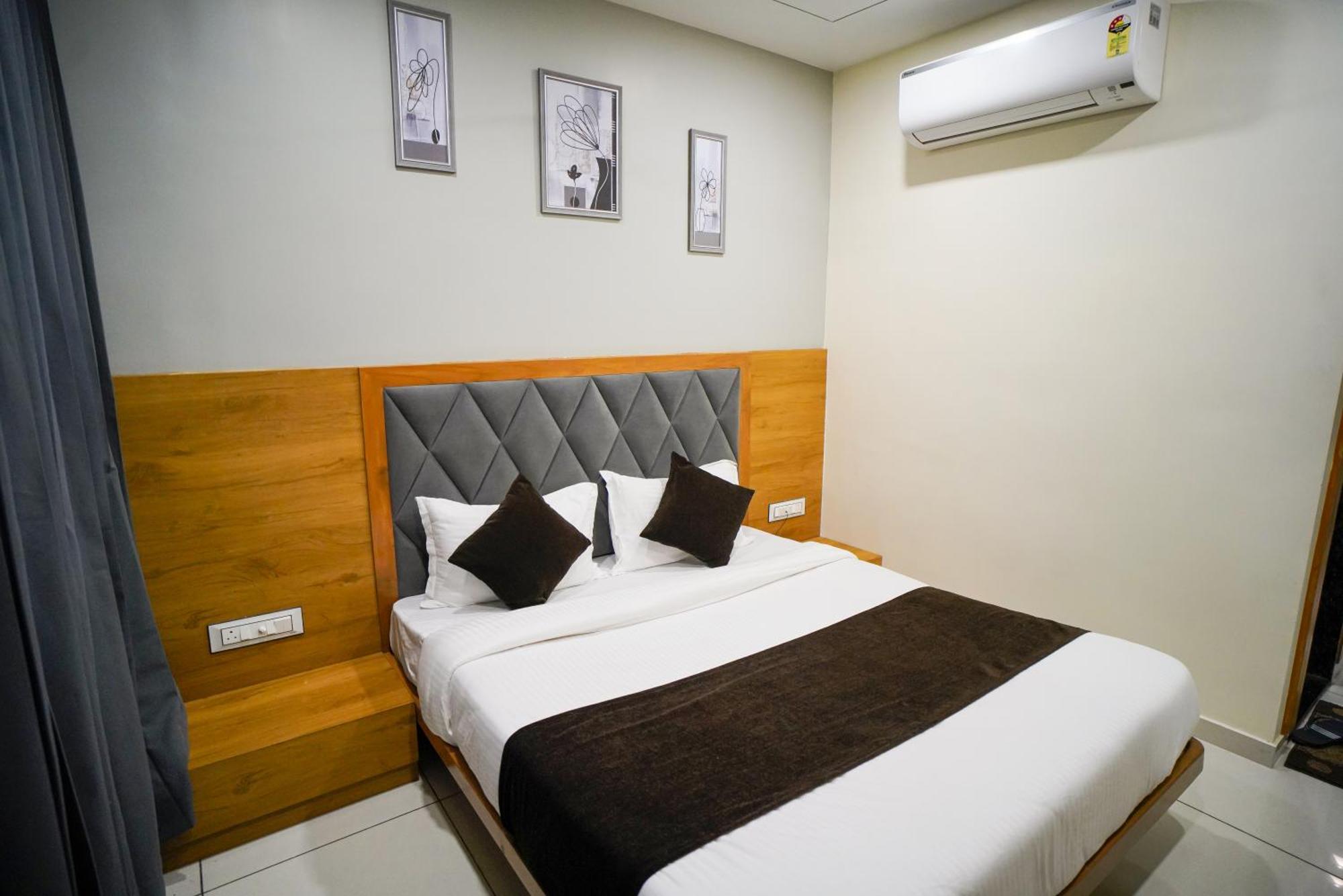 Hotel Suncity Ahmedabad Exterior photo