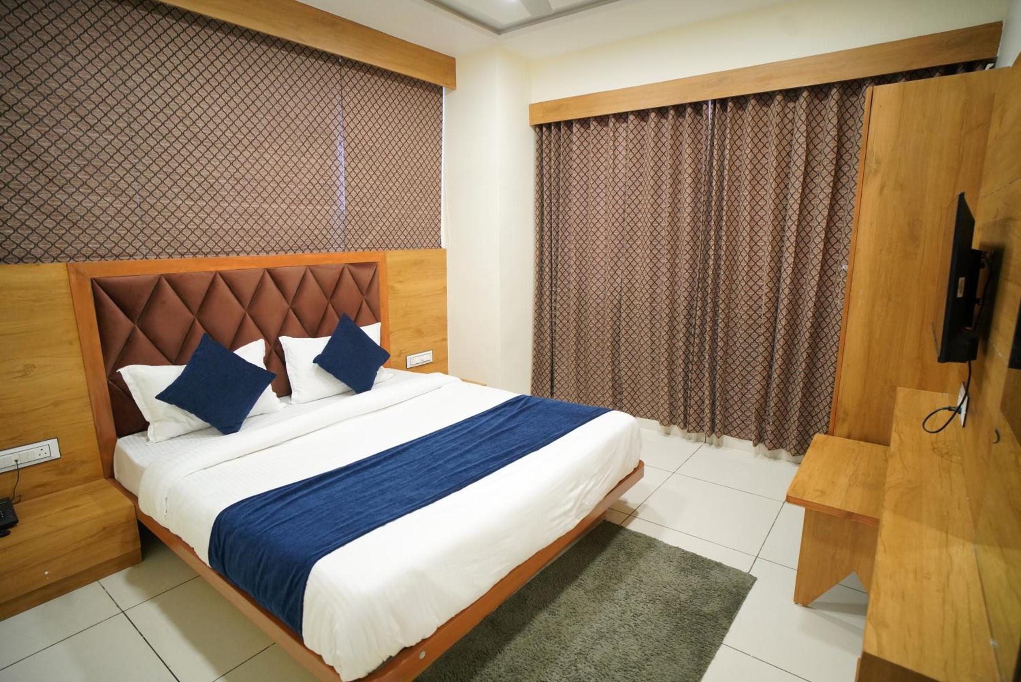 Hotel Suncity Ahmedabad Exterior photo
